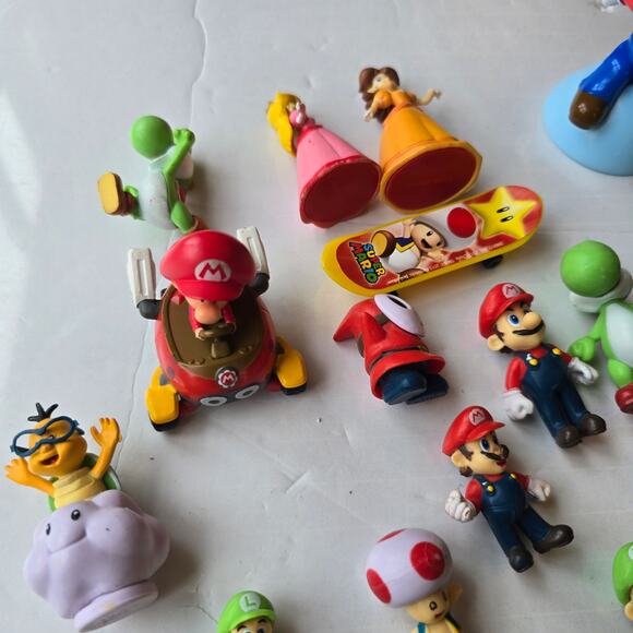Super Mario 22 Pc Mini Figure Cake Topper Set Gamer Kids Party Action Figures - Picture 3 of 16